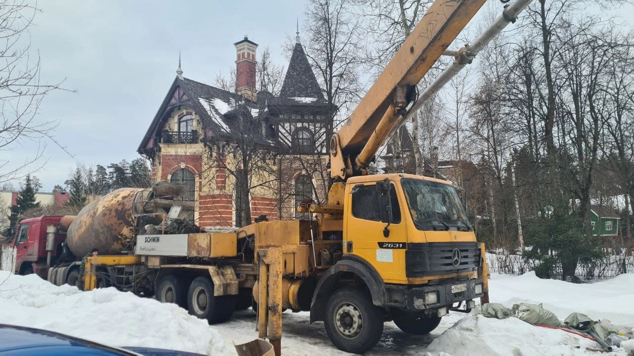 Заливка бетона бетононасосом АБН Заливка бетона бетононасосом АБН