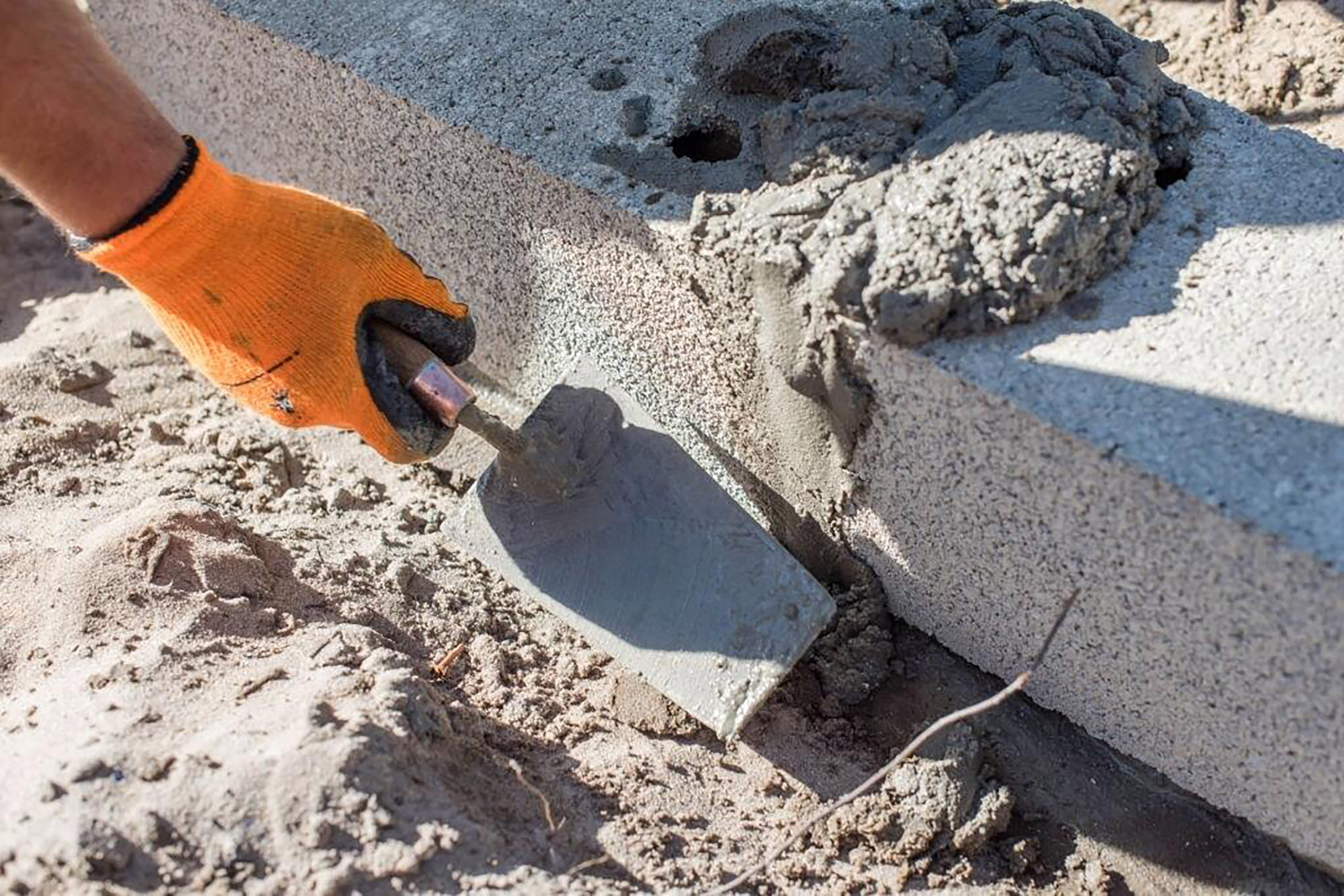 Готовая песчано цементная. Цементно-песчаный раствор м200. Цементно-Песчаная стяжка м200. Цемент и ЦПС. Цементно-Песчаная смесь это бетон.