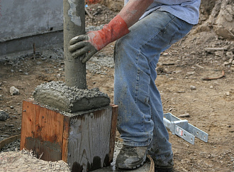 заливка бетонной сваи